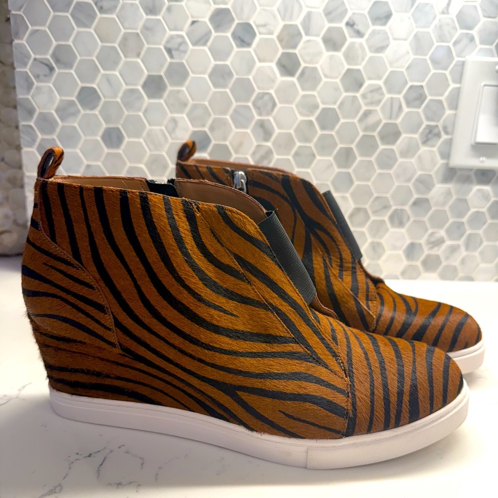 NWOT Linea Paolo Animal Print Wedge Calf Hair Sneakers size 11